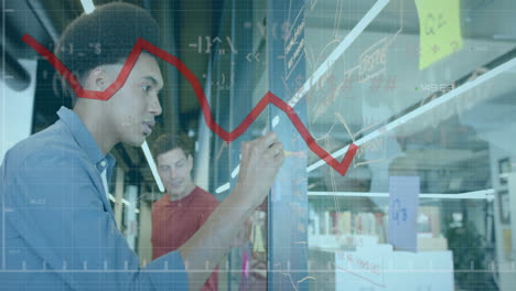 animación de la línea roja y procesamiento de datos sobre diversas personas de negocios en la oficina