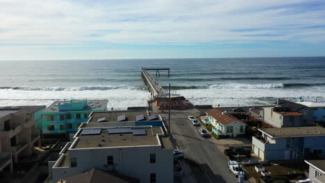 Aerial-view-over-the-Pacifica-city-and-the-Municipal-Pier-in-California,-USA