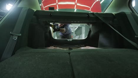limpieza profesional de automóviles. lavado de sars. detalles interiores. limpieza en seco y detalles del interior de un automóvil. limpeza profunda de asientos. limpeza de espuma en el lavado de automóviles; limpieza del panel del automóvil del polvo. una aspiradora