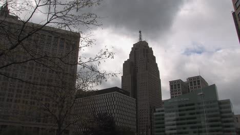 Penobscot-Building-in-Financial-District-in-Detroit,-USA