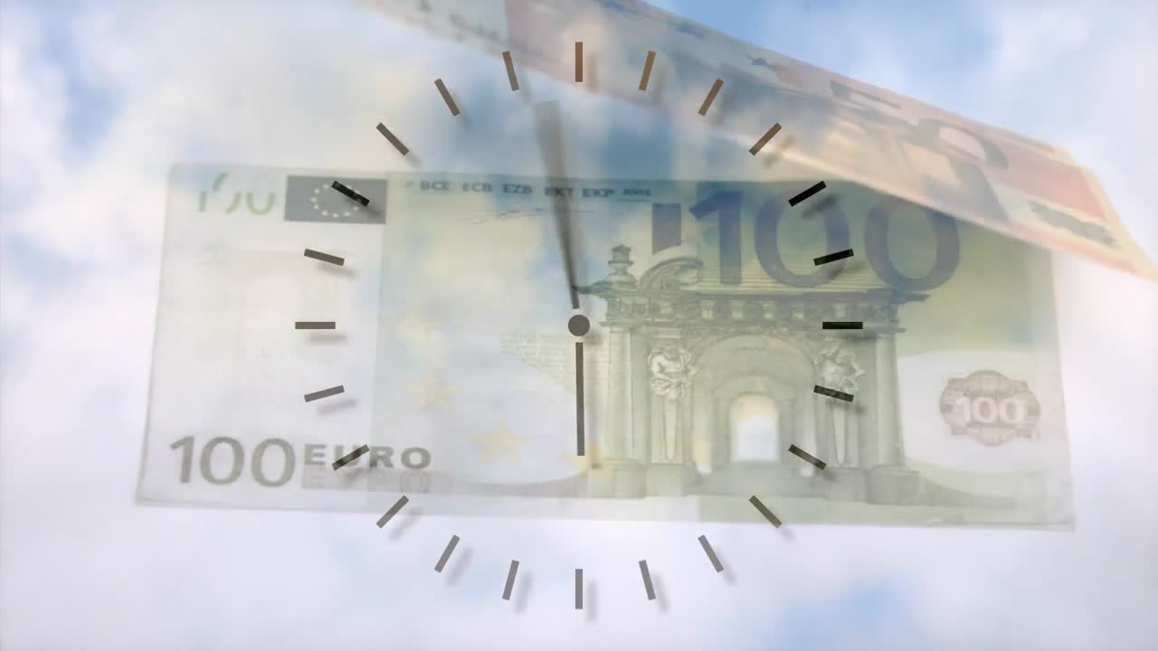 Cyfrowa animacja tykającego zegara nad unoszącymi się banknotami euro na tle chmur na niebie
