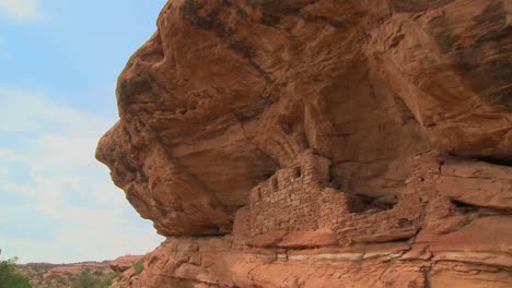 Eine-Alte-Indianische-Klippe-In-Utah