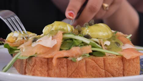 smoked salmon toast with poached eggs