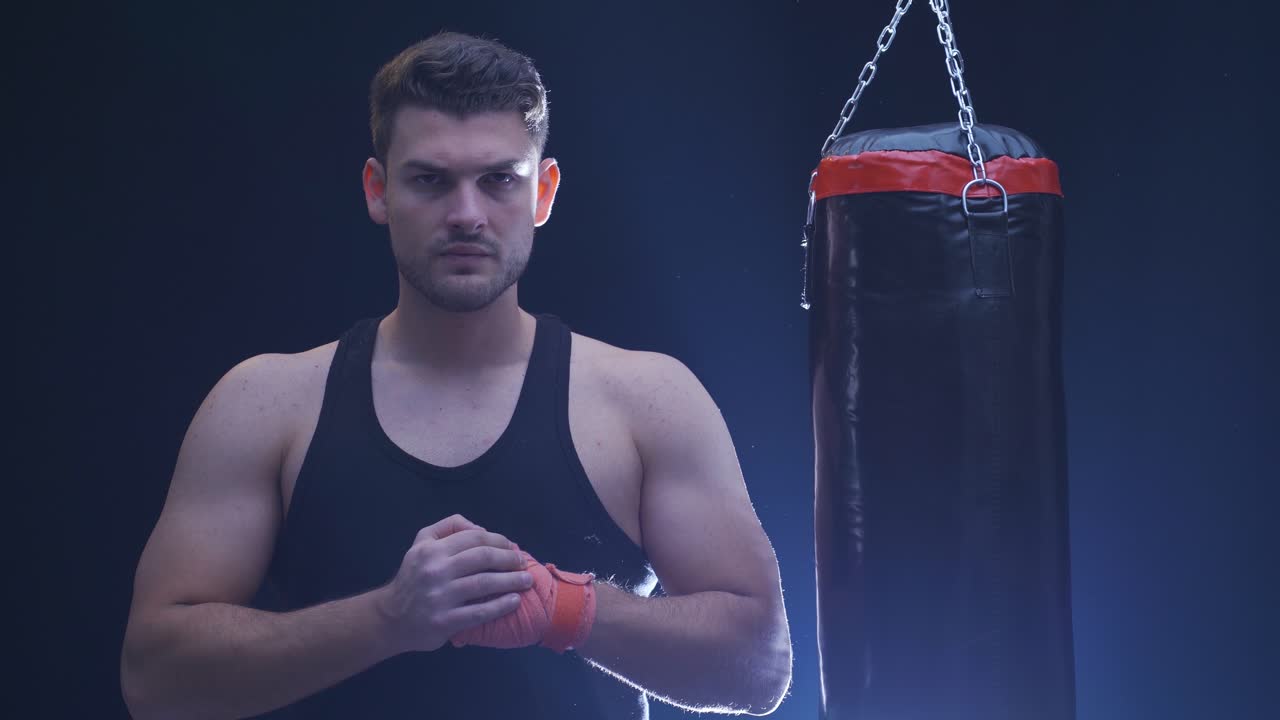 집중적이고 야심찬 권투 선수