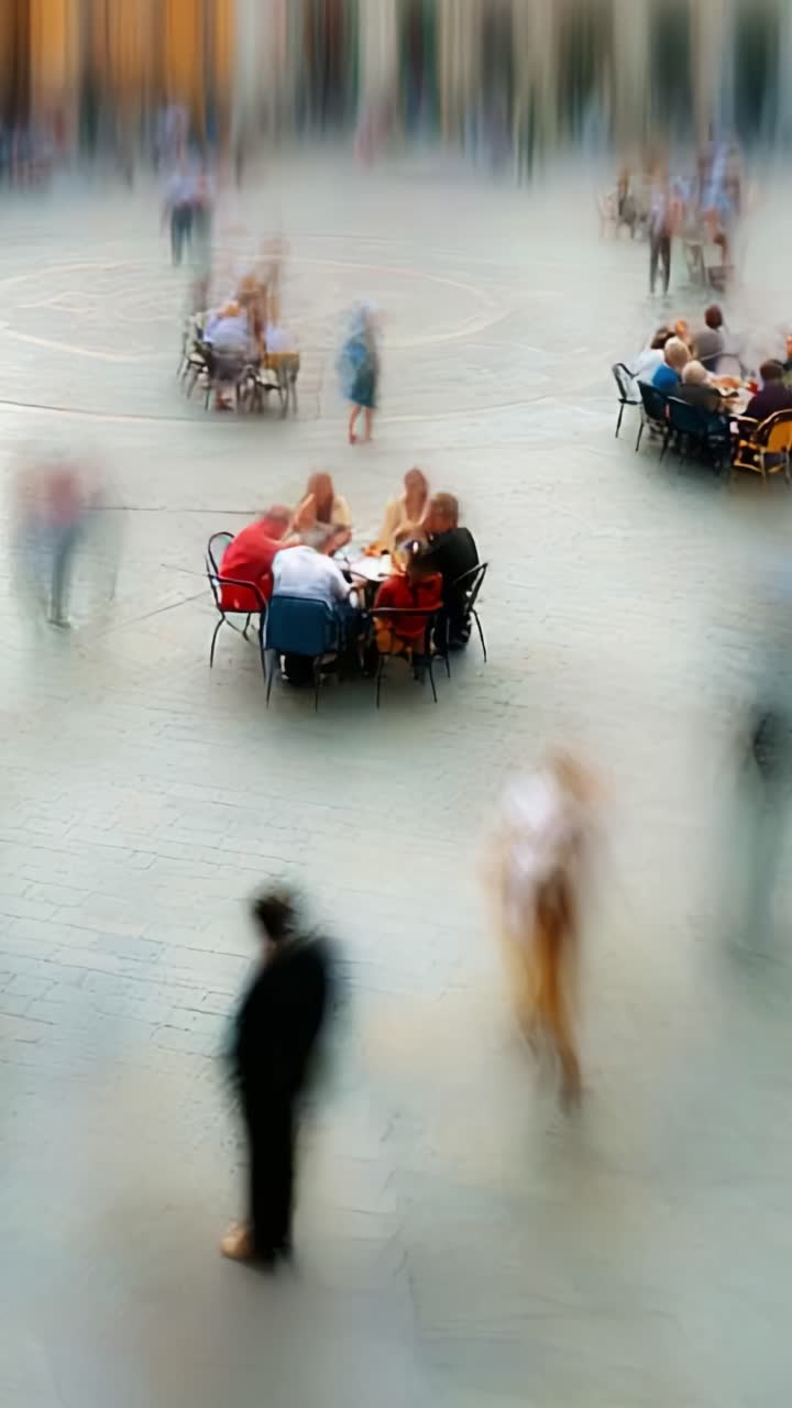 Eine heitere Zusammenkunft auf einer lebhaften Piazza: Menschen unterhalten sich inmitten einer sanften Fokusatmosphäre, die Verbindung und Entspannung in der Stadt hervorruft