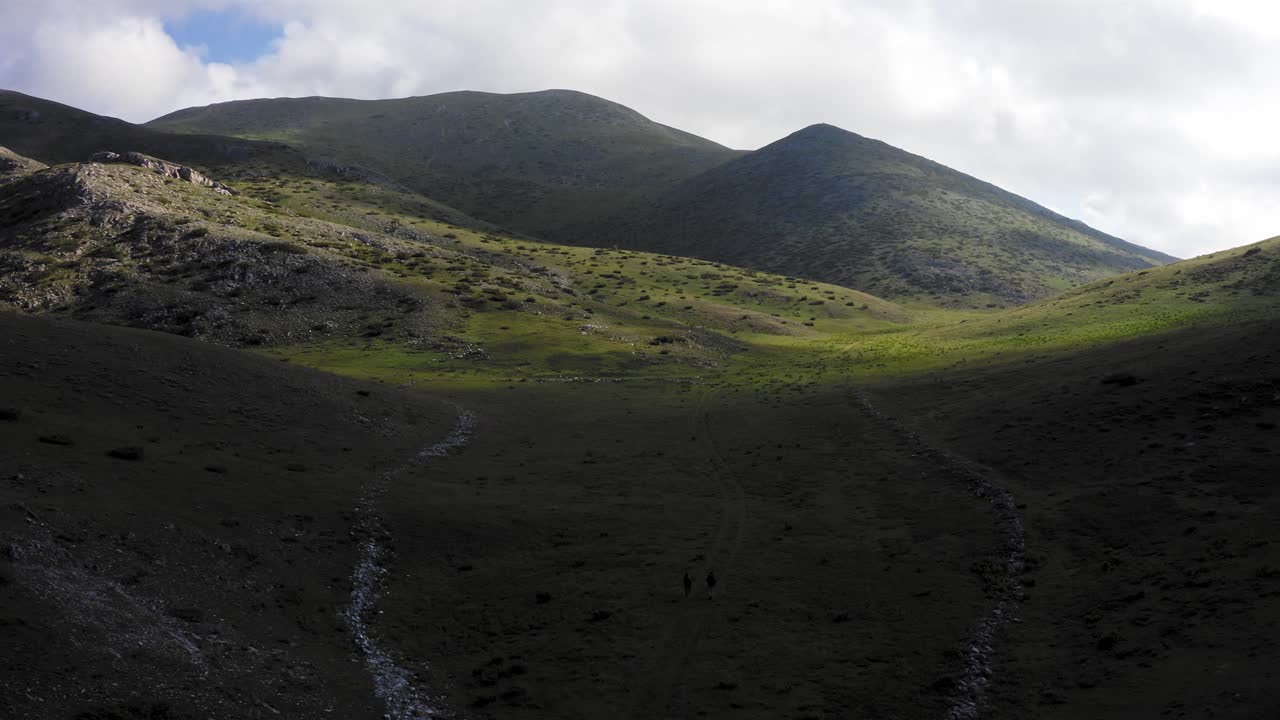 Esplorando il Parco Nazionale di Mavrovo, bellissime montagne nella Macedonia del Nord.