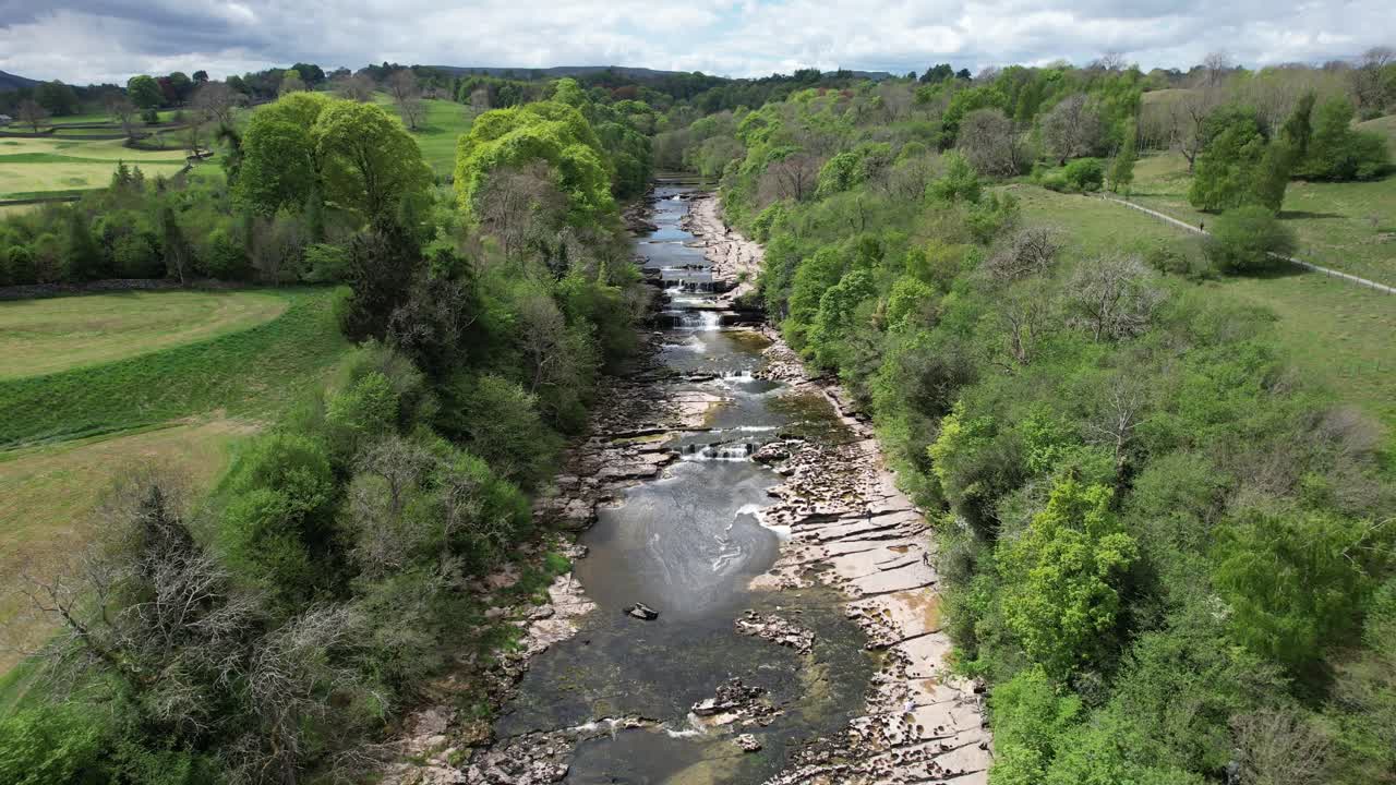 Aysgarth Falls -vesiputous, leike 13.