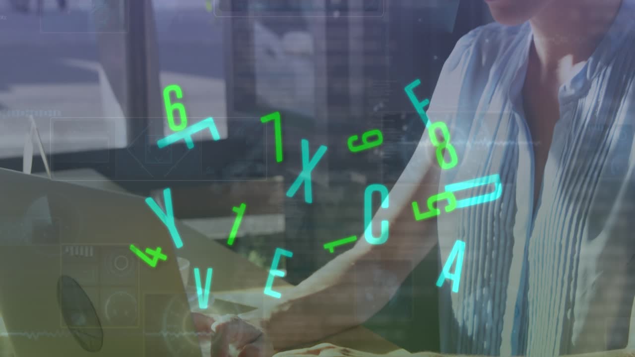 Animation von Zahlen und Buchstaben über einer kaukasischen Frau, die einen Laptop benutzt