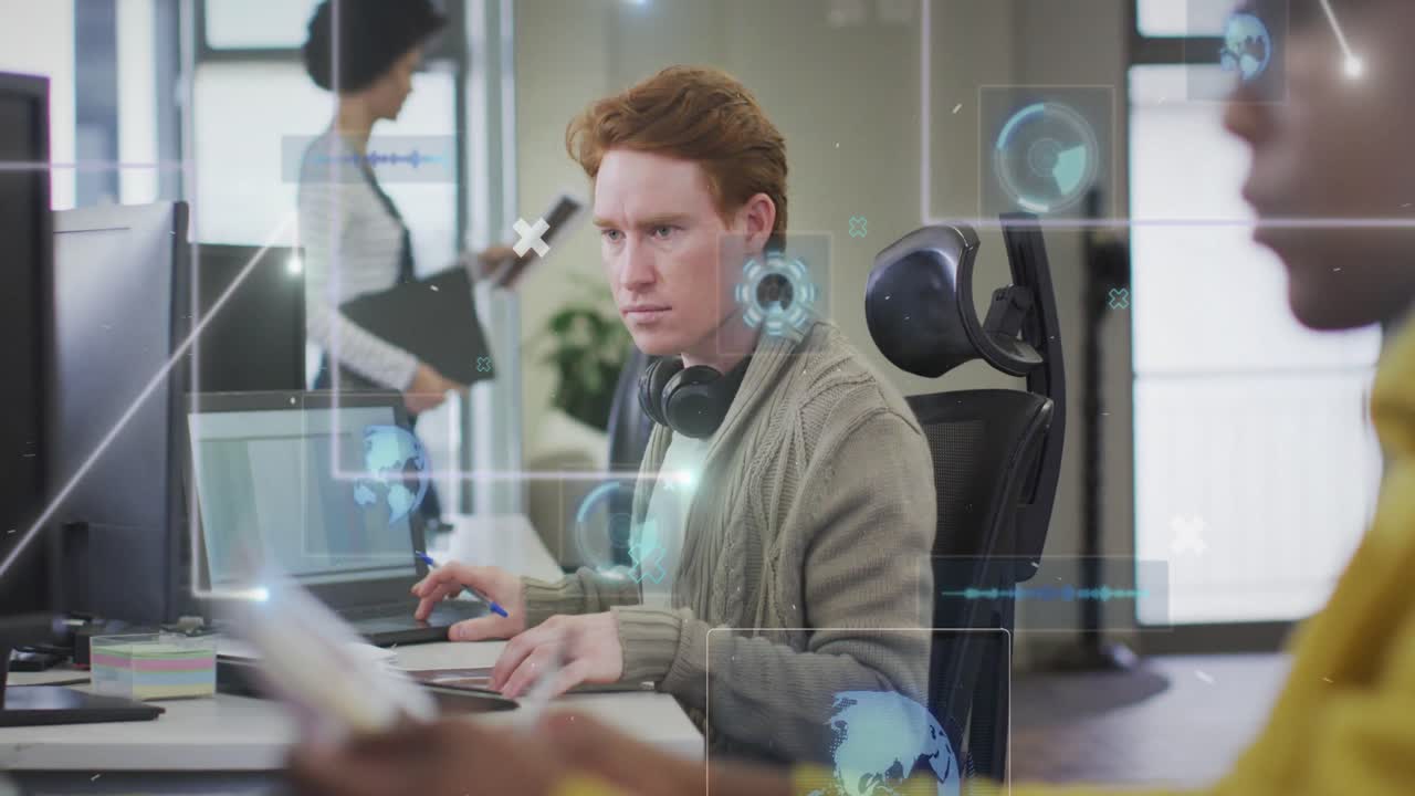 анимация обработки данных над различными деловыми людьми в офисе