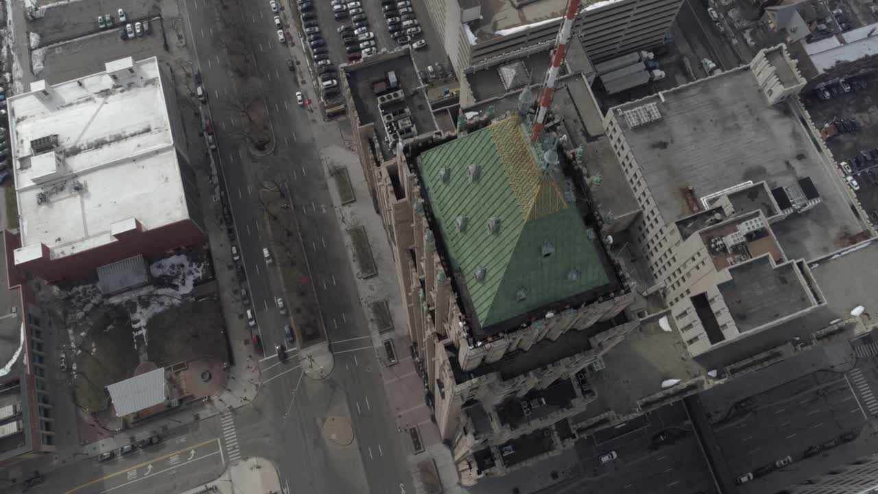vista aérea del edificio histórico de pescadores y el paisaje circundante en detroit