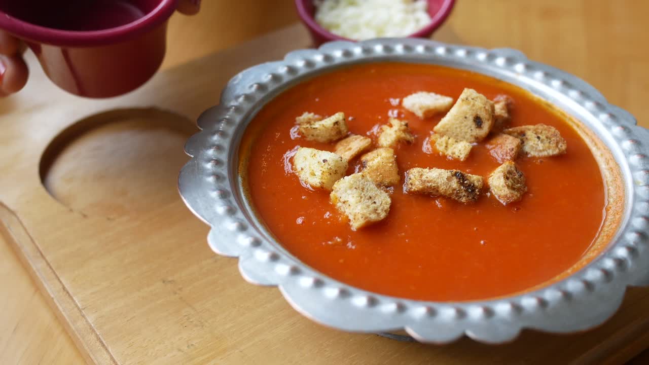 sopa de tomate con croutones