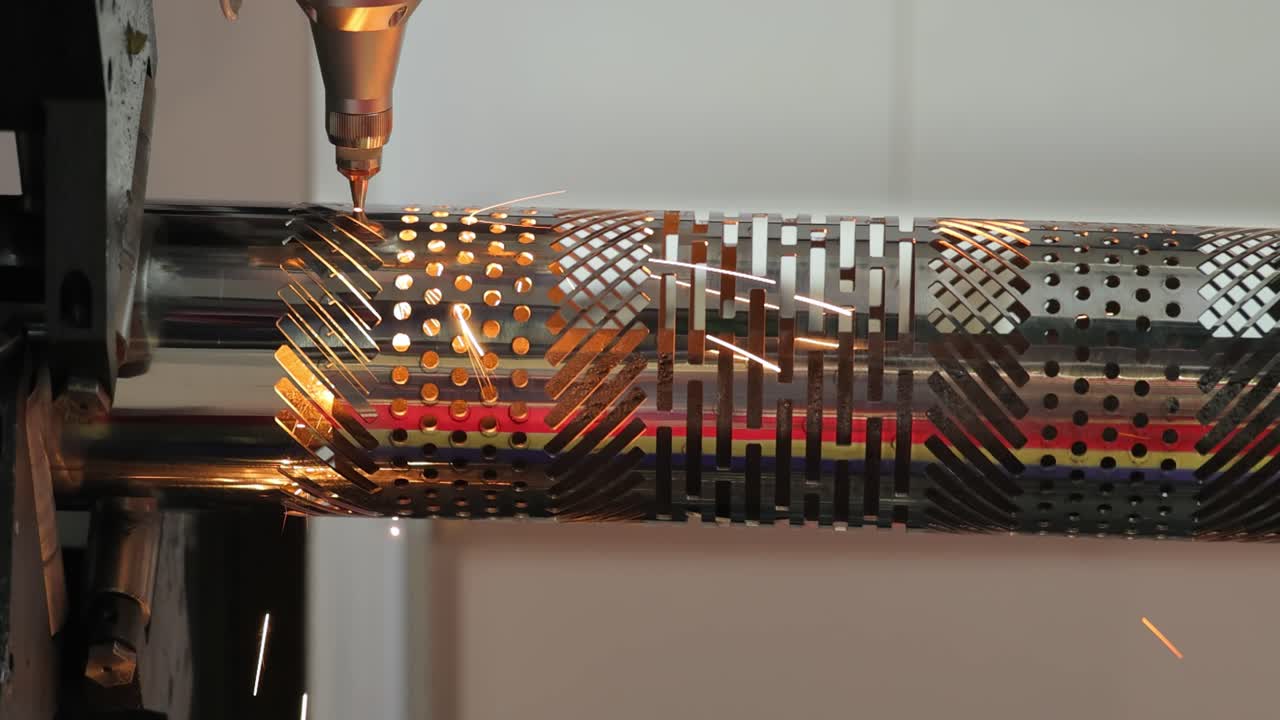 taglio laser cnc del metallo, moderna tecnologia industriale.