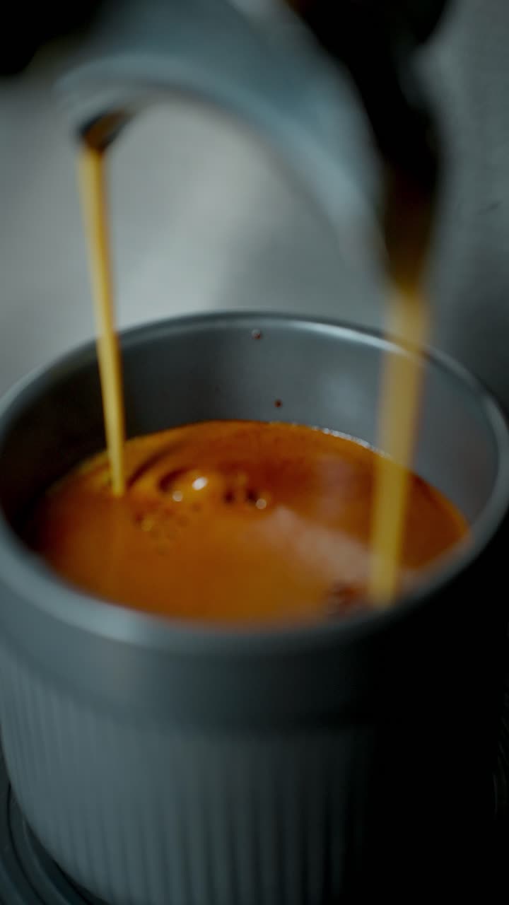 Versare l'espresso