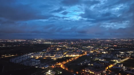 Vista-Aérea-Nocturna-Del-Centro-De-Negocios-De-Montpellier.