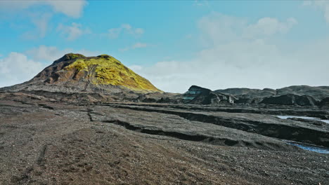 Pintoresco-Y-Accidentado-Paisaje-Islandés