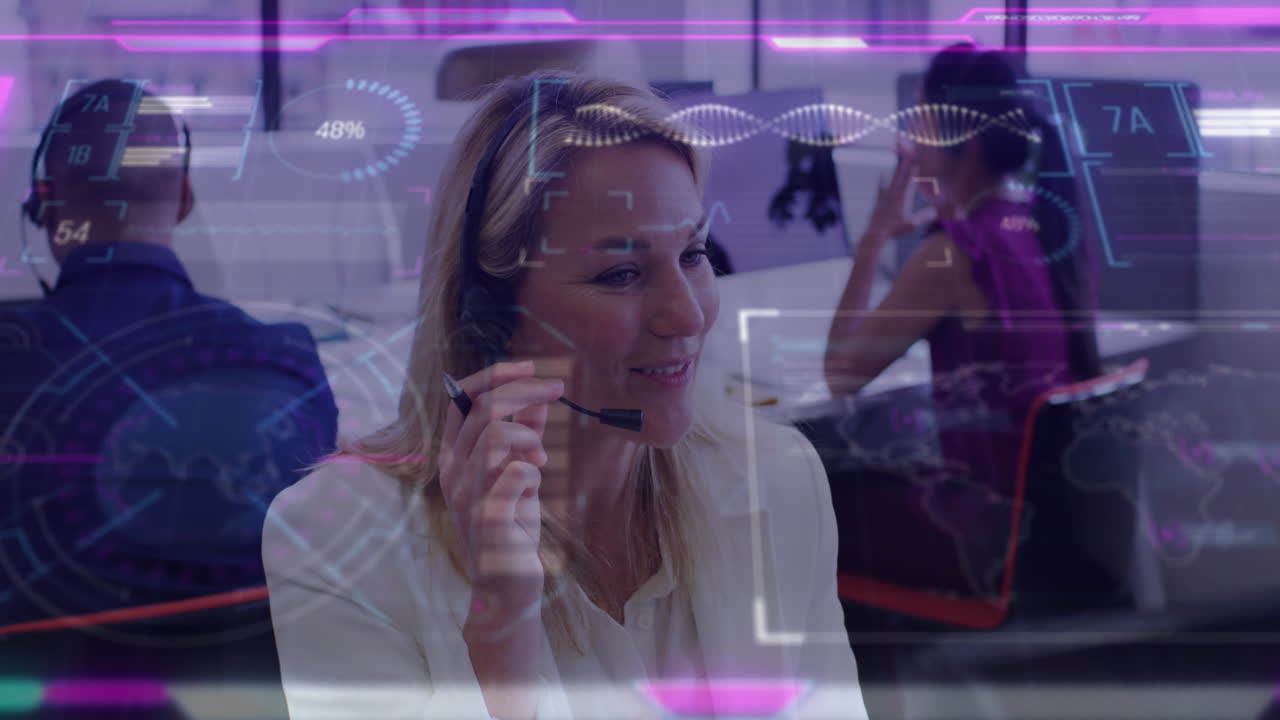 animazione dell'elaborazione dei dati su una donna d'affari caucasica che lavora in ufficio