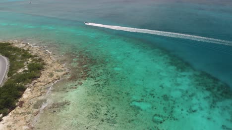 Drone-shot-of-boat-sailing-in-Cozumel-in-middle-of-the-sea,-Mexico