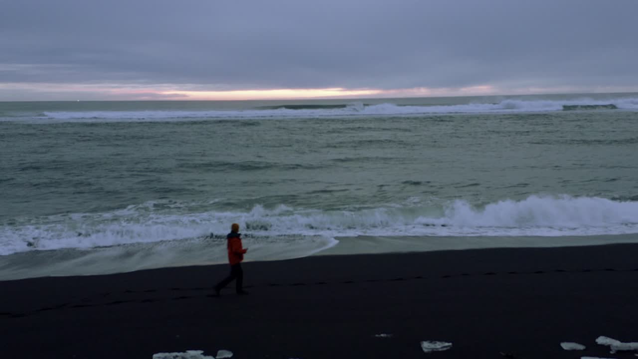 Tramonto drammatico sull'Oceano Atlantico mosso