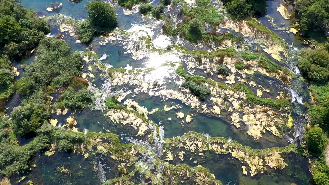 cascadas krka croacia, parque nacional krka croacia, brillante día de verano