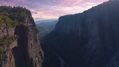 vista del cañón al atardecer