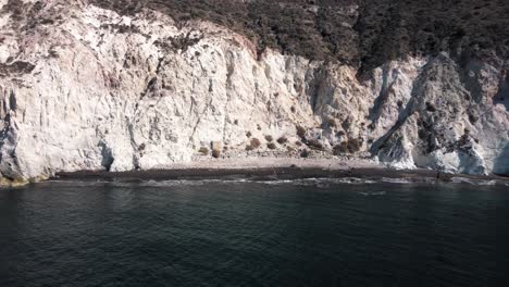 línea costera de la isla de santorini
