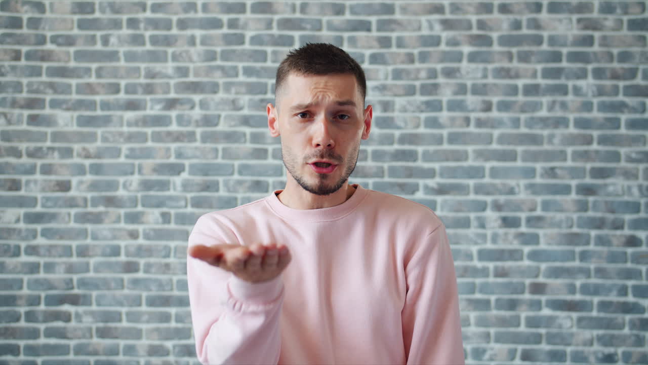 hombre con expresión de sorpresa