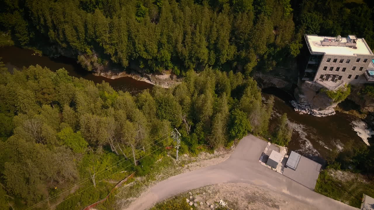 온타리오 주 엘로라의 그랜드 강을 따라 아름다운 엘로라 협곡의 공중