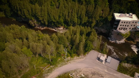 antena del hermoso desfiladero de elora a lo largo del gran río en elora, ontario