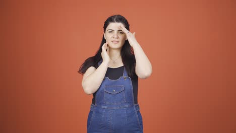 una mujer guapa, carismática.
