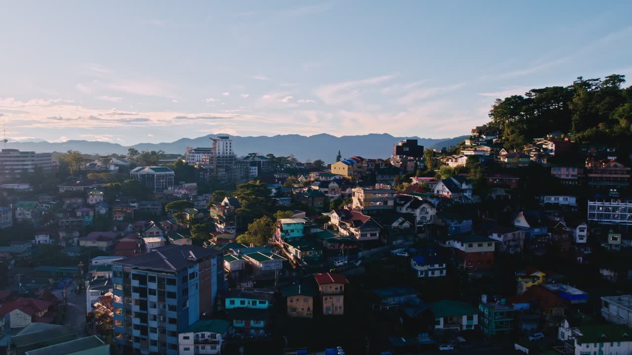 Toma de dron 4K de la ciudad de Baguio, Filipinas.