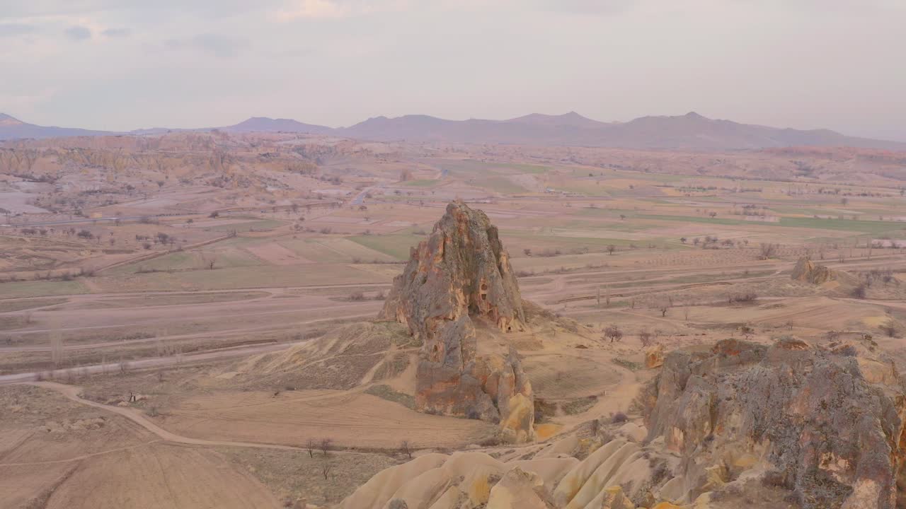 vista aérea de las formaciones rocosas de capadocia