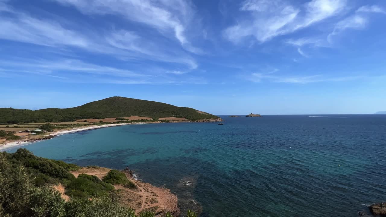 프랑스 코르시카 섬 에 있는 타마로네 해변 의 여름 시즌