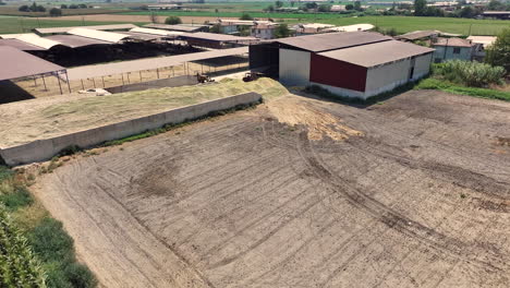 Traktoren-Machen-Silage-Für-Nutztiere