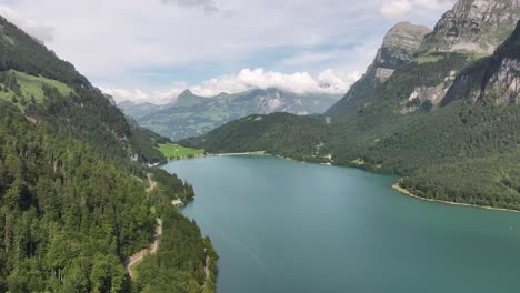 Demanding-nature-of-the-Klöntalersee-lake-surrounded-by-mountains-and-forests