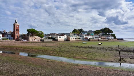 lympstone v devonu malá vesnice na břehu