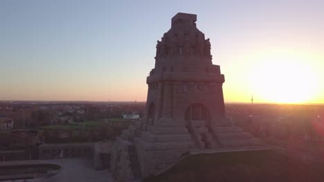 Antenne-Des-Völkerschlachtdenkmals-Bei-Sonnenaufgang