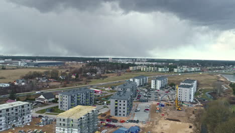 bloque de viviendas aéreas nuevo desarrollo en construcción en riga letonia residencial