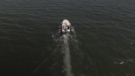 Vista-Aerea-Del-Barco-De-Pesca