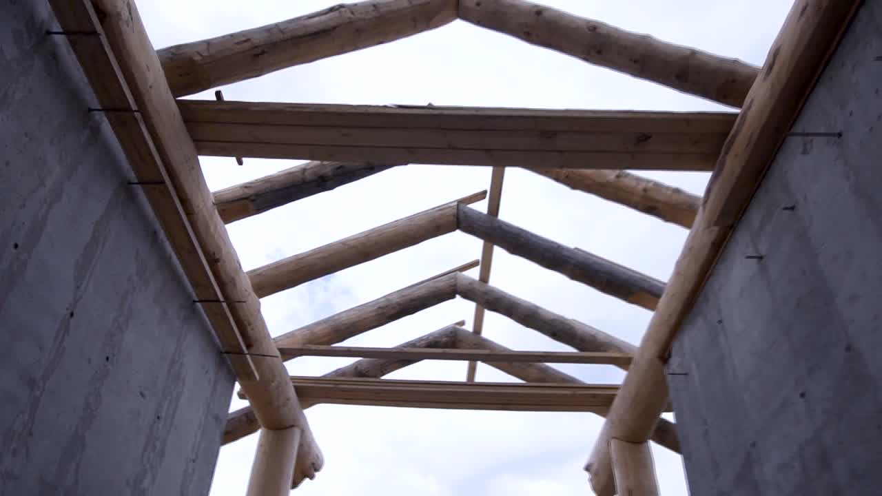 construcción de cabañas de madera en curso