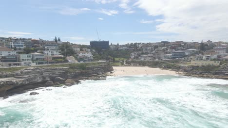 vista de drones de la costa de los suburbios del este