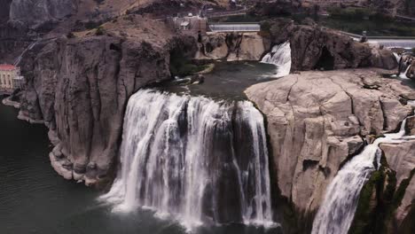 Vista-Aérea-De-Las-Cataratas-Shoshone-O-Niagara-Del-Oeste,-Río-Serpiente,-Idaho,-Estados-Unidos-Durante-El-Día---Disparo-De-Drones