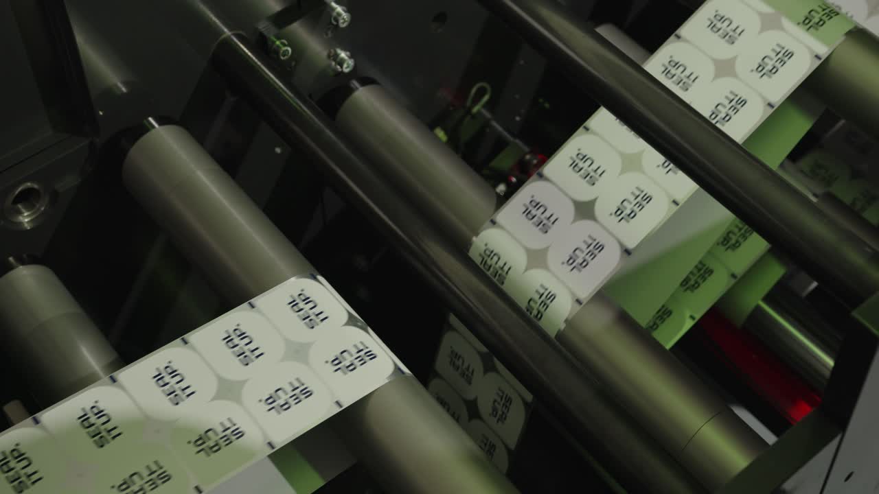 현대식 뚜껑 제조 공장의 롤 컨베이어