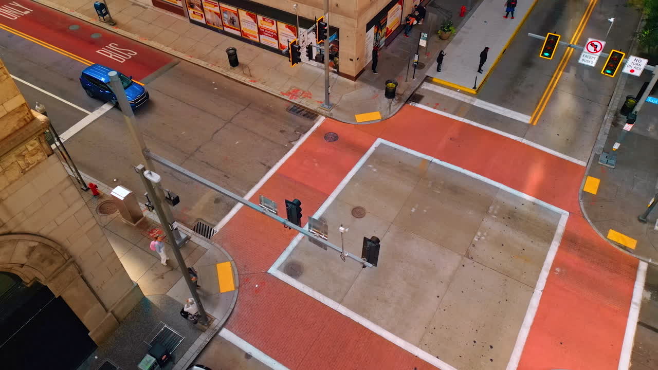 Piyysburgh, USA, 3 August 2025: Street intersection in downtown Pittsburgh. View of a city street intersection in downtown Pittsburgh with traffic lights and pedestrians
