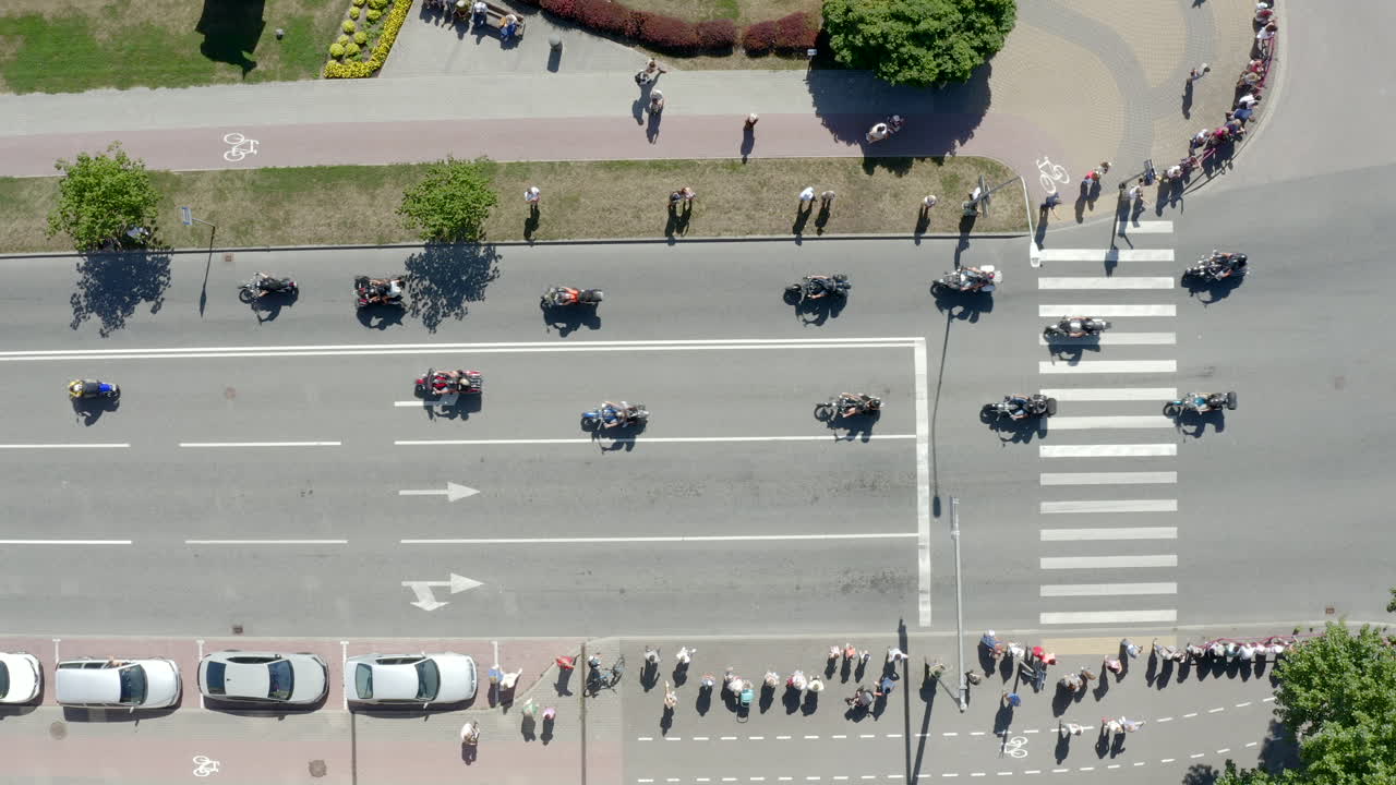 오토바이 랠리의 하향식 보기