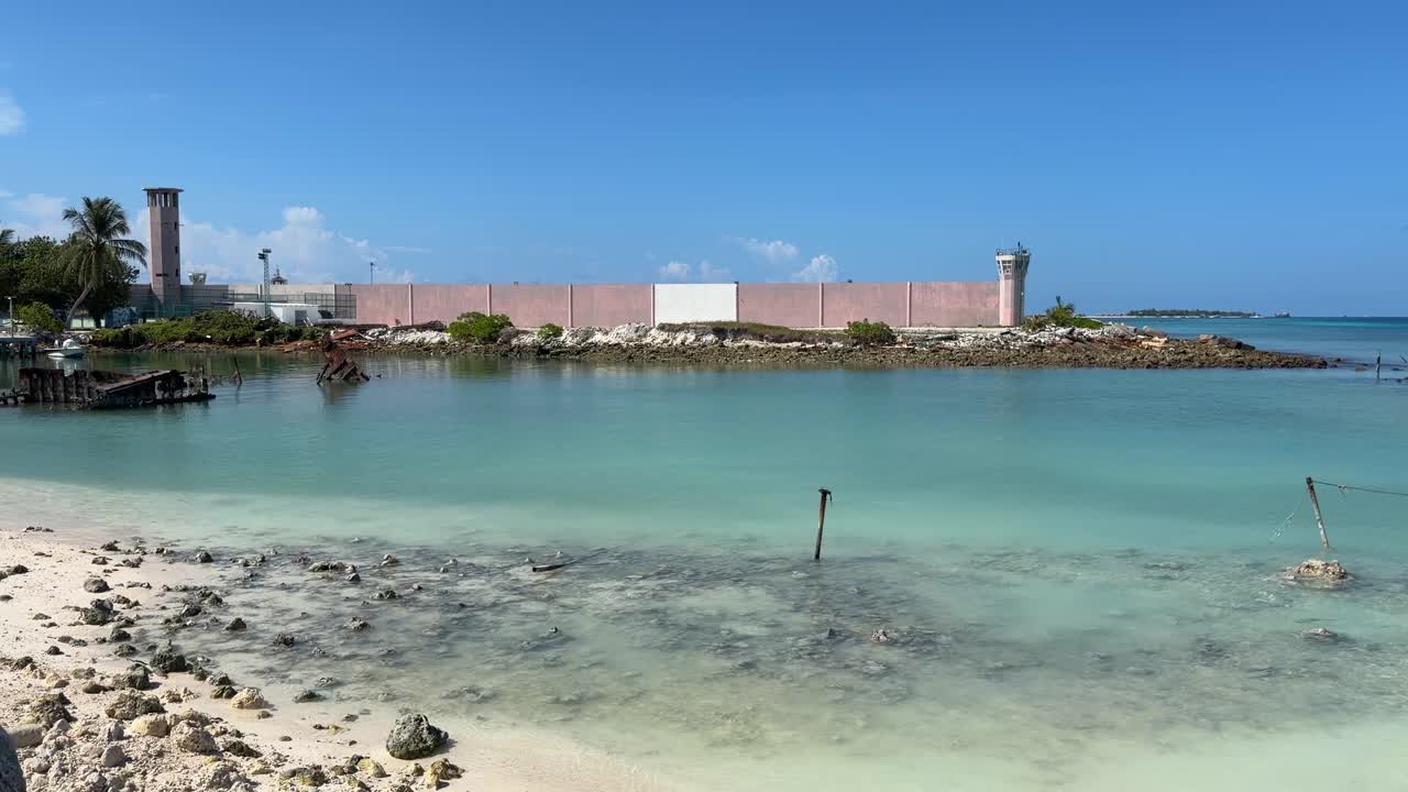 Struttura penitenziaria dell'isola di Maafushi, Maldive. Infrastruttura locale.