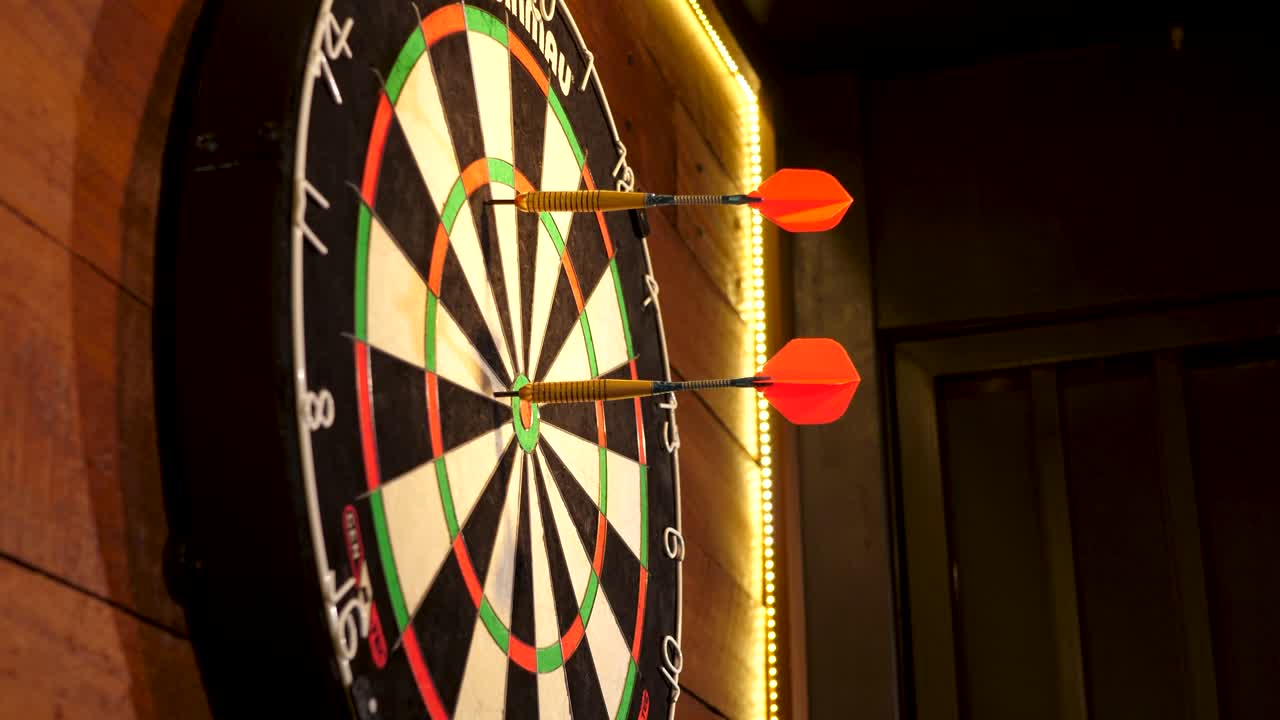 라운드 마그네틱 다트 보드 게임 실내, 측면 각도 클로즈업