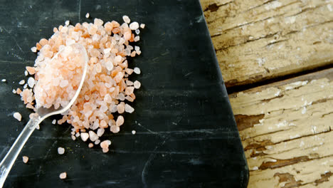 Himalayan-salt-on-board-4k