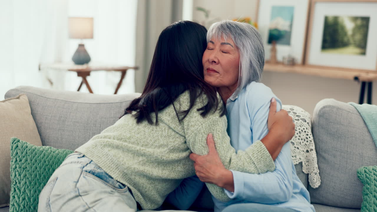 슬픈 어머니를 위한 지원, 딸, 그리고 포옹