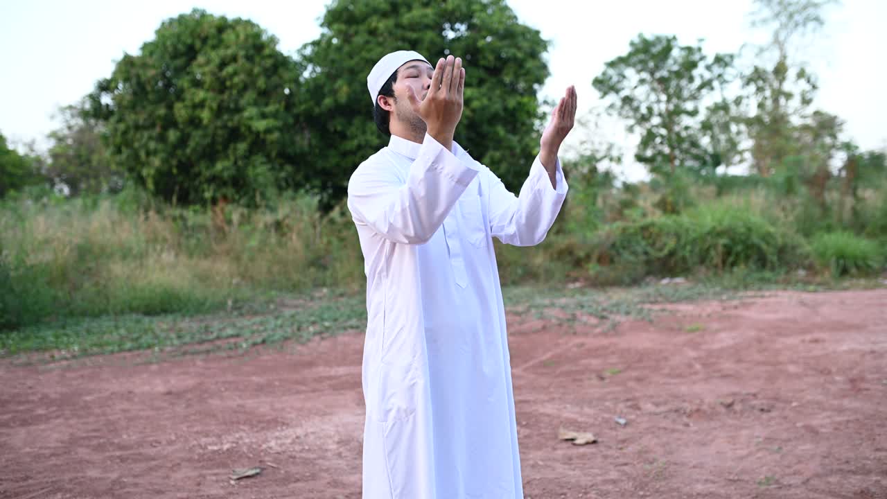 실루 젊은 아시아 무슬림