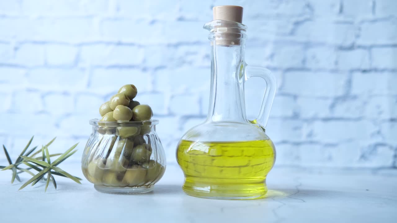 aceitunas y aceite de oliva